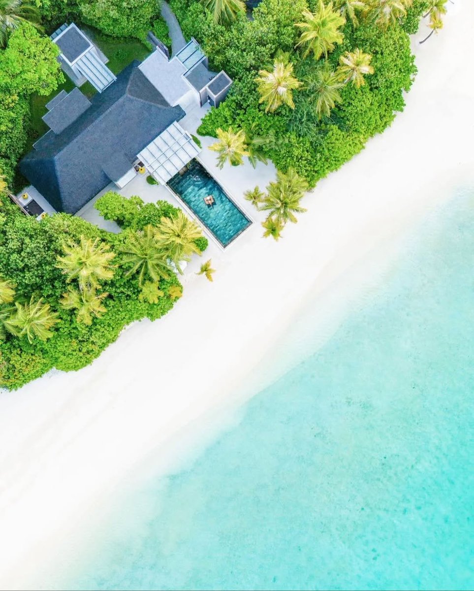 Sehammaldives's tweet photo. 🏝️ منتجع شيفال بلانك راندهيلي – المالديف
فخامة على أصولها 👑✨
🌊 فلل ف��مة بمسابح خاصة تطل عالبحر
🍽️ مطاعم راقية بأجواء مميّزة
🧘‍♀️ سبا يريح الجسم والعقل
🚤 أنشطة بحرية ممتعة وتجارب لا تنسى

📩 احجز معنا وخلك مطمّن مع أسعار تنافسية

#BBNaija 
#سفر 
#سياحة https://t.co/KsnoUEbESa