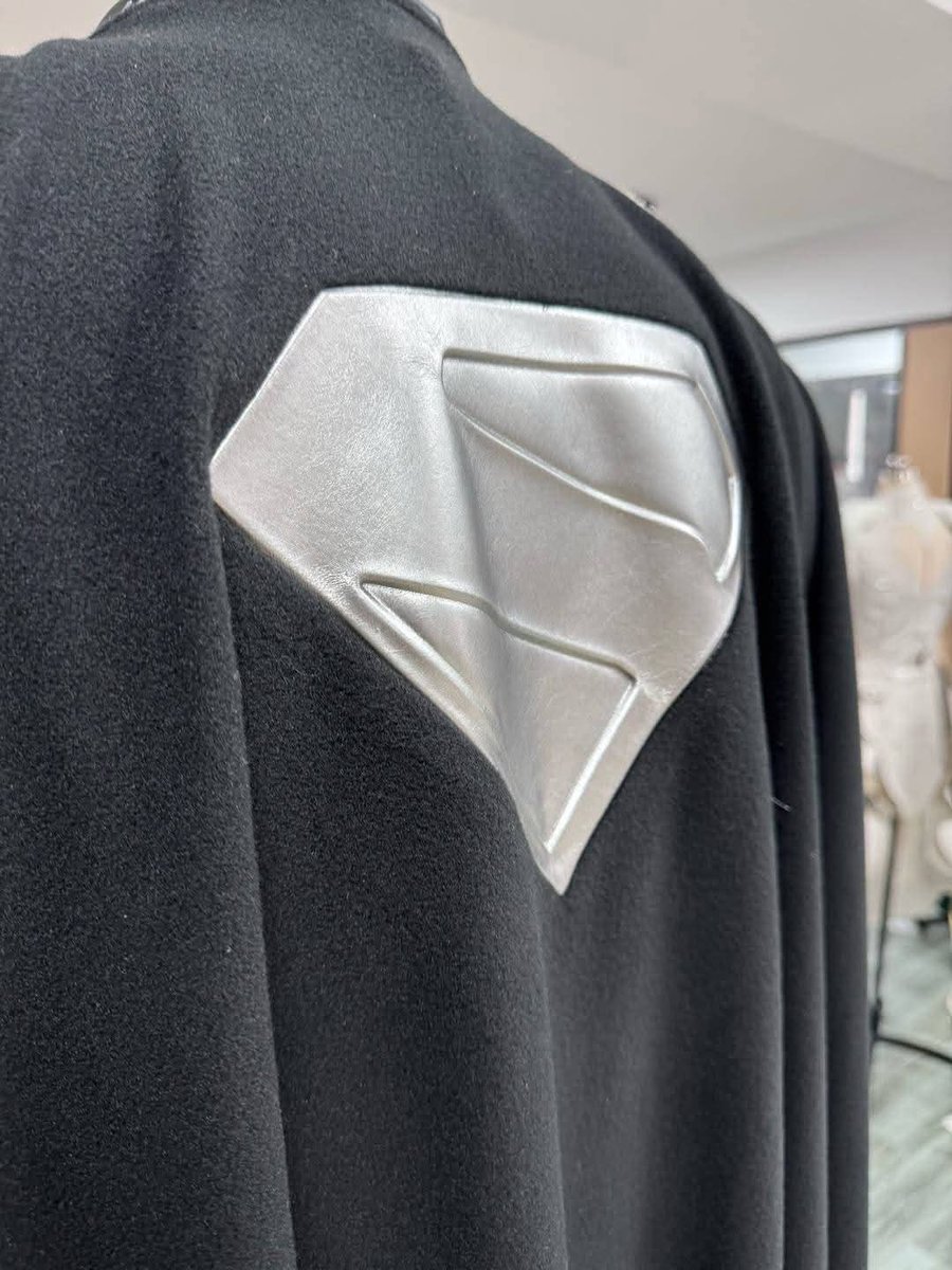 💫O TRAJE PRETO! 

O que acharam dessa versão do traje do Superman de David Corenswet? Confesso que achei charmoso.