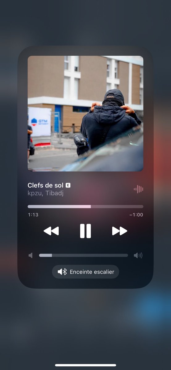 Jsp si c’est le goumin de Werenoi qui me fait kiffer ça mais je kiff le son