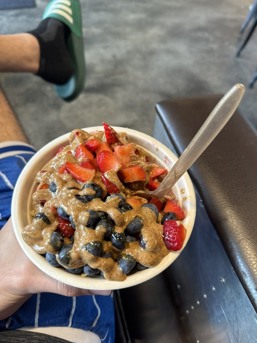 calvinquentin_'s tweet photo. It’s probably the season changing because I woke up with a sore throat.

So doing an all fruit kind of day and there is no better place to go in Miami than Raw Juice.

You can’t go wrong with an açaí bowl. 

Hopefully this kicks it and I’m 100% tmr :) https://t.co/rQ3aCEnbtJ
