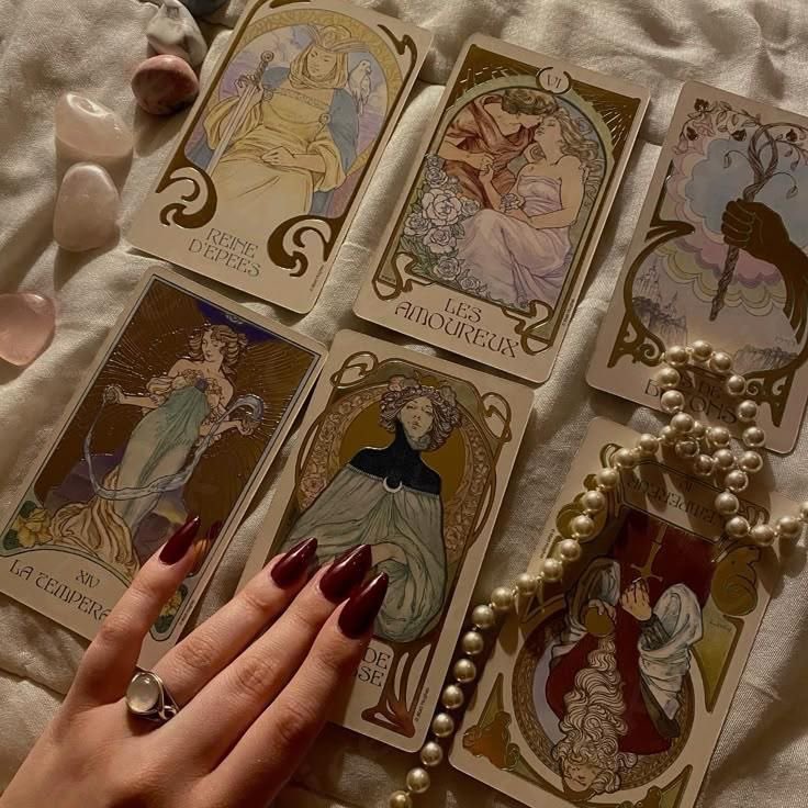 godsloa's tweet image. 💌 perguntas diferentes para fazer ao tarot ou baralho cigano. *.✩

— #loatwt &amp;amp; #tarottwt
