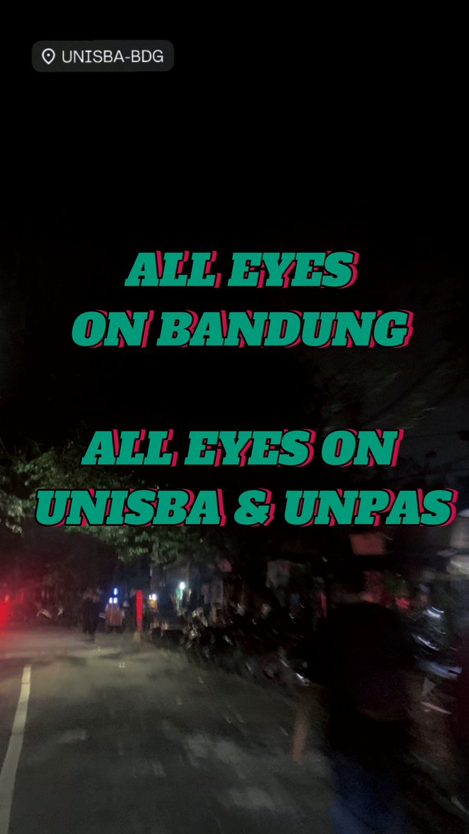 terpamungkas's tweet image. *alur cerita singkat kejadian...? 
Aksi sudah selesai, massa damai, tenang, bahkan mulai bubar. Tapi tbtb TANK dibawa masuk ke KAMPUS - tempat yang selalu jadi zona aman tiap ada aksi. Gas air mata langsung ditembakkan. Laknatullah

ALL EYES ON BANDUNG 
ALL EYES ON UNISBA &amp;amp; UNPAS