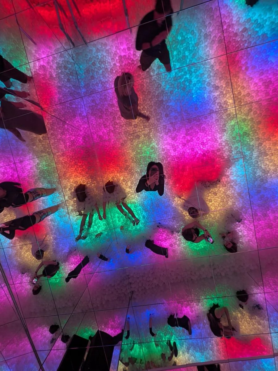 Bexe2142's tweet image. Club nights are made of loud beats, bright lights, endless laughter, and unforgettable memories created with friends all night long. 🎶✨