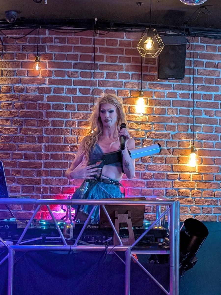 Bexe2142's tweet image. Club nights are made of loud beats, bright lights, endless laughter, and unforgettable memories created with friends all night long. 🎶✨