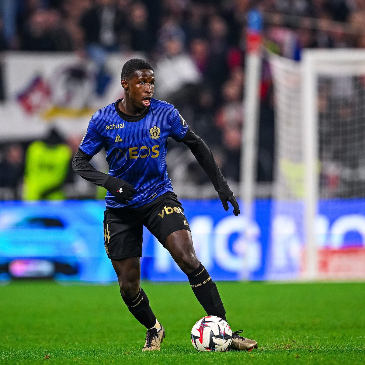 🚨 الفرنسي "أميدو دومبويا" (18 عامًا) 🇫🇷

- مدافع يلعب في قلب الدفاع الأيسر والظهير الأيسر.
- ظهر لأول مرة مع فريق نيس الأول وهو في سن 16 عامًا.
- قائد منتخب فرنسا تحت 18 عامًا.