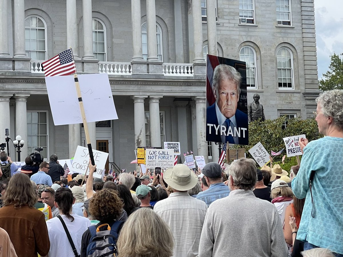 reporterporter's tweet photo. Senator Bernie Sanders (I-VT) and Representative Ro Khanna (D-CA) were among those who addressed hundreds of people at a “Workers Over Billionaires” rally in Concord, N.H., today. https://t.co/iiJ1dYSrfT