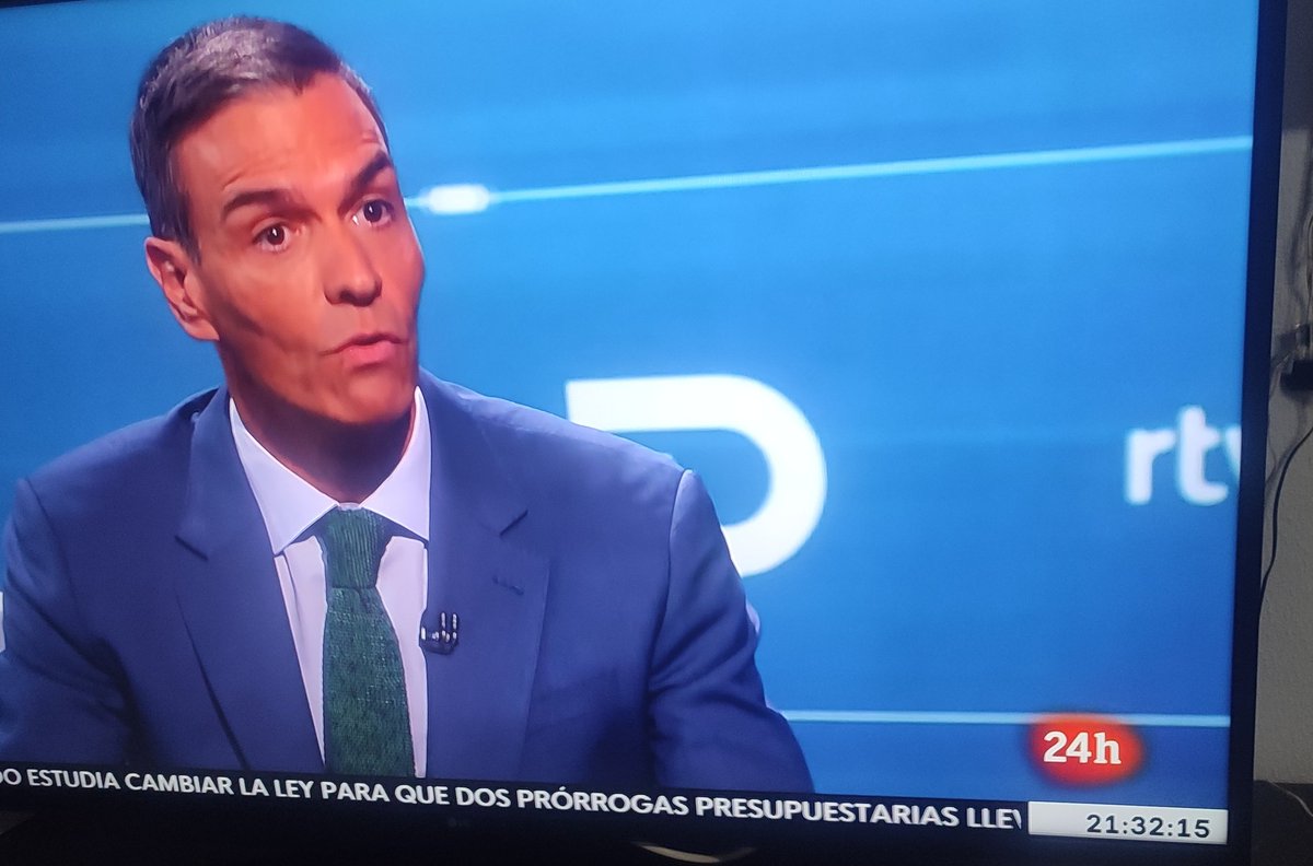 NicoBolivariano's tweet photo. Pedro Sánchez en La 1 de TVE
Pedro Sánchez en La 2 de TVE
Pedro Sánchez en el Canal24H de TVE
Pedro Sánchez en RTVE Play

Esta debe ser la pluralidad que prometía el Gobierno de España.

Le falta presentar El Hormiguero y hacer de concursante en Forjado a Fuego.
#PedroSánchezRTVE https://t.co/7gYzhcoPvV