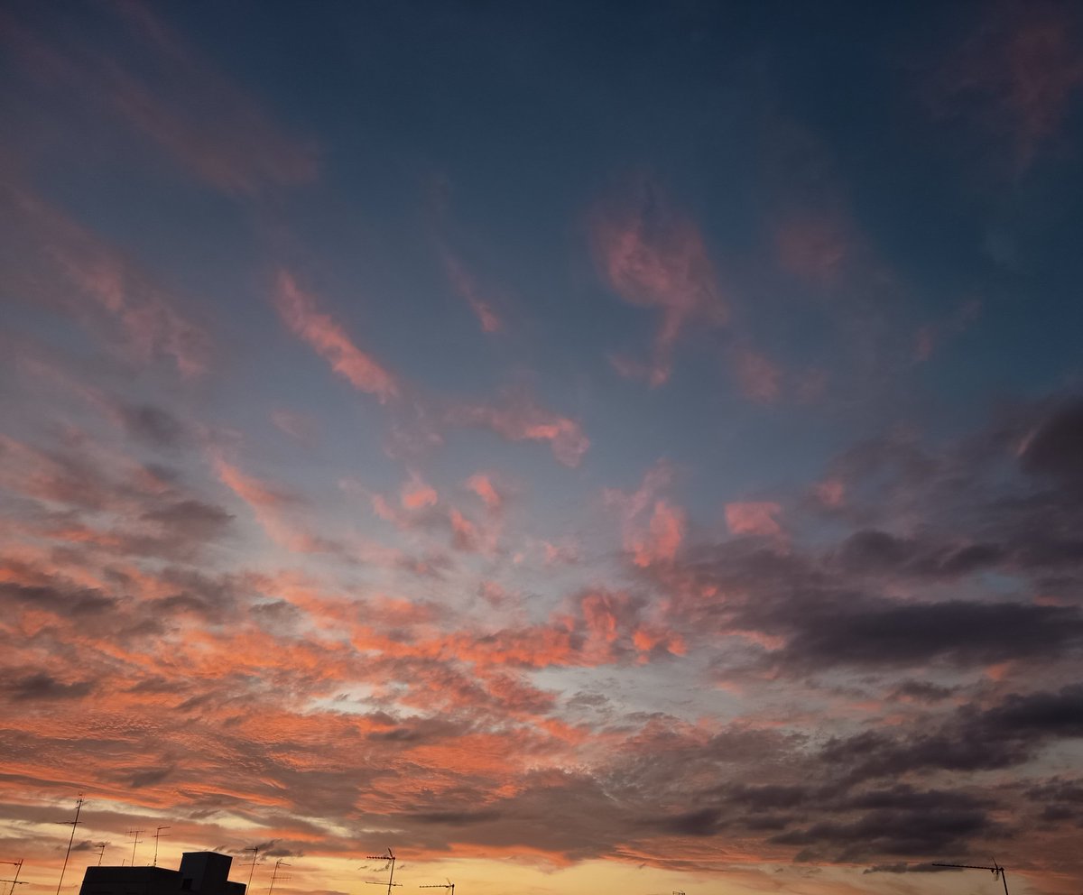 Cada atardecer siempre es diferente, nosotros somos diferentes.