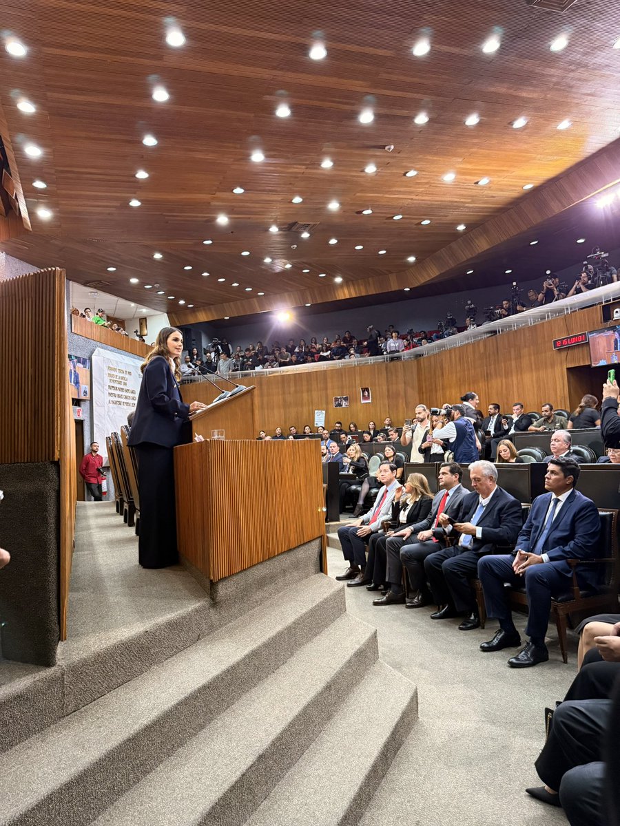 Felicito a la diputada <a href="/lorenadelagarza/">Lorena de la Garza</a> por su gran labor en este año como Presidenta del H. Congreso del Estado de Nuevo León y le deseo el mayor de los éxitos a la diputada <a href="/ItzelCastilloNL/">Itzel castillo</a> quien hoy fue nombrada como Presidenta del segundo periodo de actividades de la LXXVII