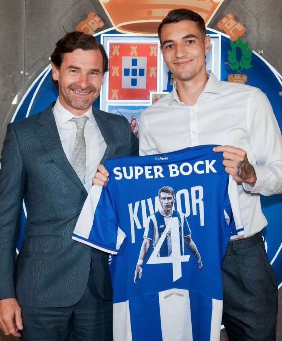 ✅ ✍🏻 رسميًا | نادي #بورتو البرتغالي يتعاقد مع المدافع البولندي جاكوب كيفيور | 25 عام | لمدة موسم على سبيل الإعارة مع خيار الشراء قادمًا من نادي #ارسنال الانجليزي.

#DeadlineDay