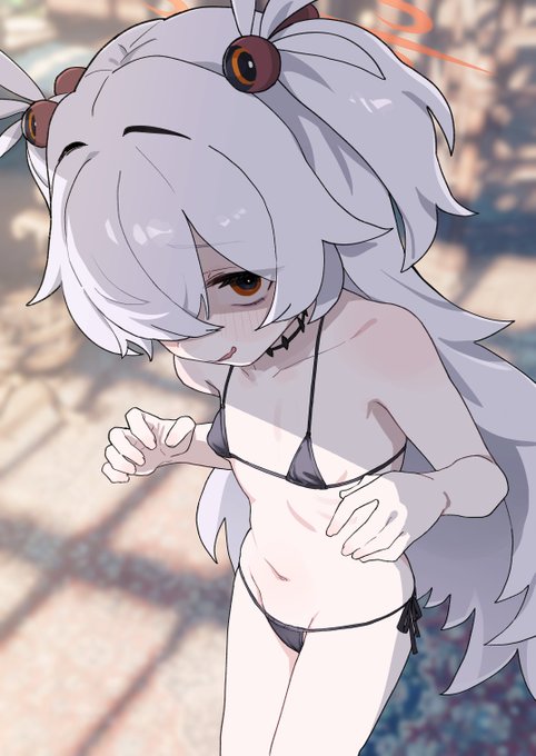 あばらが浮き出てそうな女だ・・・・・・・ 