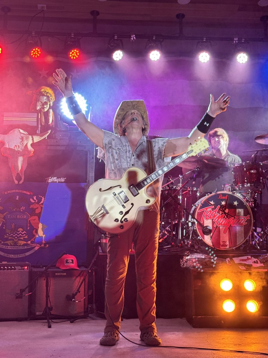 CreativeChalet's tweet photo. @TedNugent Loved seeing you in Ludington. You rock!! https://t.co/sfDn1oOiNF