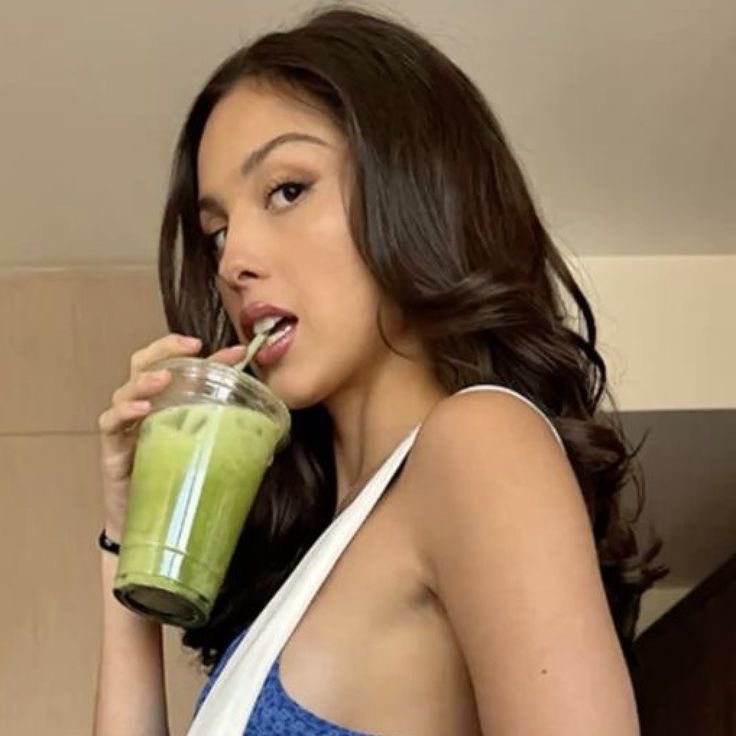 olivia⋆。°✩findom tweet media