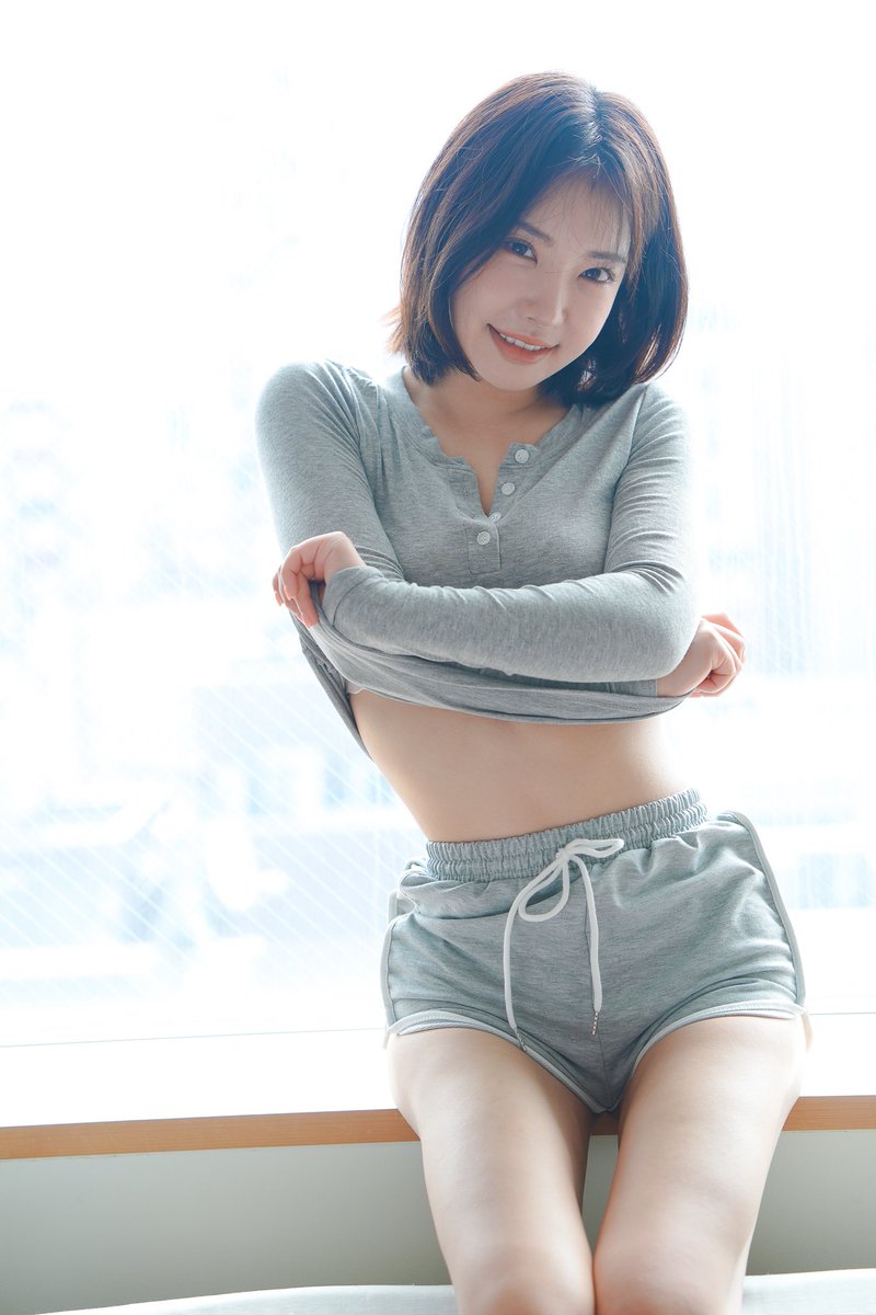 フォロワー2500人ありがとうございます🩵改めて自己紹介をば、、
音無鈴です。21歳です。
△▽女優です！

毛→あり♡
度胸→あり♡
覚悟→あり♡
後悔→なし♥

好きな言葉→人生の選択の正誤は人生をやり直さない限り分からない！

よろしくお願いします。押忍🥋