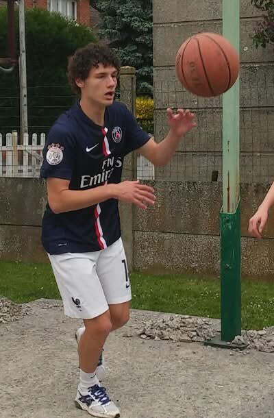 Votre gars Pavard 🤣🤣🤣<a href="/OM_Officiel/">Olympique de Marseille</a>