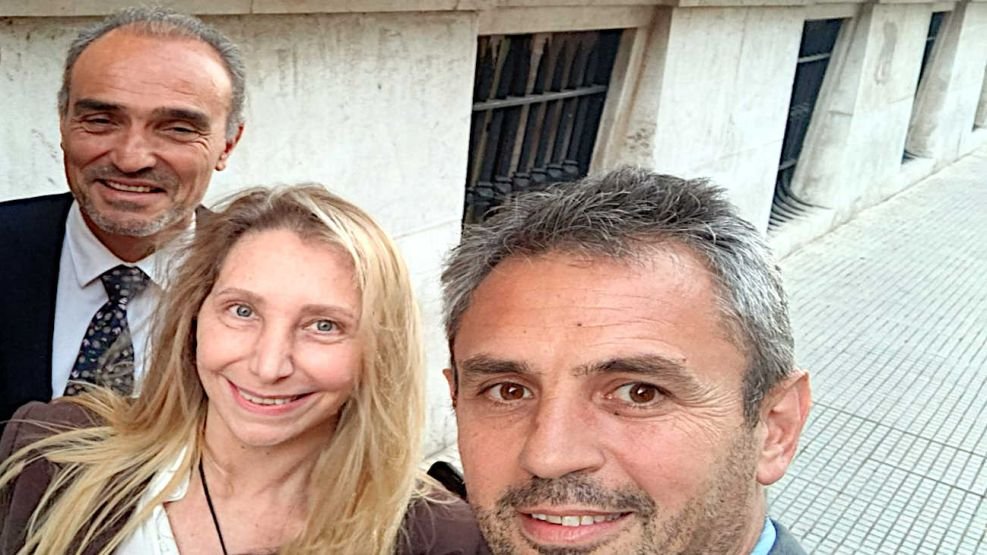 Parece que no vamos a poder seguir escuchando a Karina Milei hablándonos desde la Rosada. Estaba bueno escuchar qué nos decía.
No actuaba igual la justicia cuando publicaban las comunicaciones entre Cristina y Parrilli grabadas ilegalmente.
Claro, ahora hay que tapar las cometas.