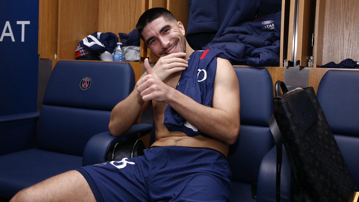 Carlos10Soler's tweet photo. Un chapitre qui se ferme avec de très belles expériences vécues. Merci, Paris. Je vous souhaite le meilleur pour l'avenir ! 🔴🔵 https://t.co/NZFz7rGMXB