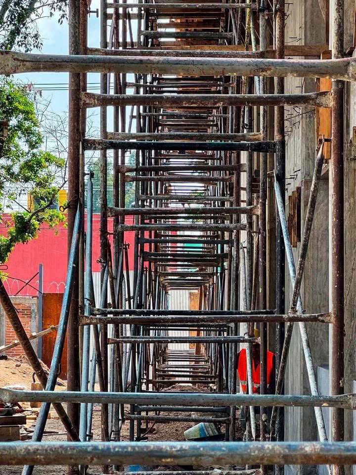 En este mes patrio, seguimos comprometidos con las y los queretanos, desde el <a href="/IFEQ15/">IFEQ</a> creemos que con mejores espacios educativos formamos grandes ciudadanos.

Estamos #contigo en la primaria “México”, Los Sauces,Qro con la construcción de un edificio de 2 niveles.