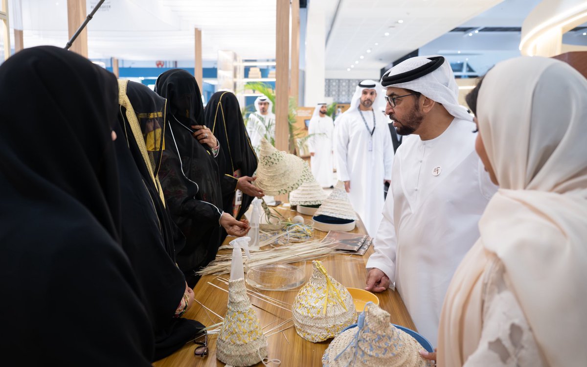 HamdanBinZayed's tweet image. زرنا معرض أبوظبي الدولي للصيد والفروسية في دورته الثانية والعشرين، الذي يُعدّ الأكبر من نوعه في منطقة الشرق الأوسط، واطلعنا على أبرز ما تقدمه الجهات والمؤسسات المشاركة من تقنيات وابتكارات تعكس عمق التراث الإماراتي، بما ينسجم مع رؤية الدولة في صون الهوية الوطنية وتعزيز الموروث…