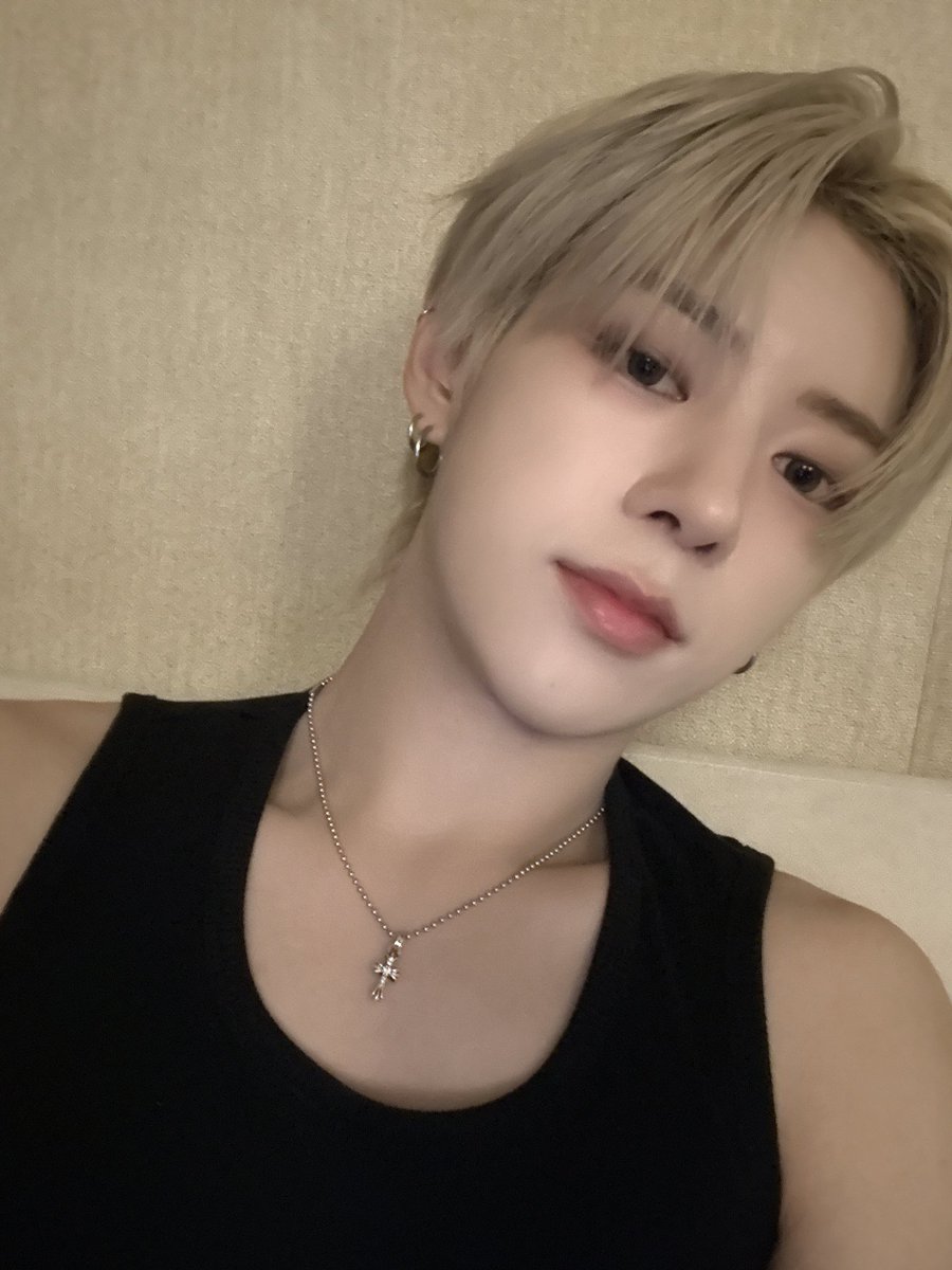 yvchxn's tweet photo. up or down? hot either way
#DAY_ANDSELCADAY #DAY_ANDSD #NOWZ #나우즈 #JINHYUK #진혁 https://t.co/hgrZ3qYNU1