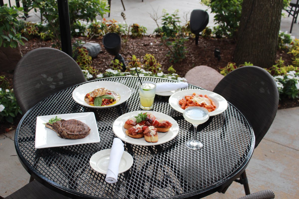 Here's to good food, good company, and a well-earned holiday. Celebrate Labor Day on our patio! 🇺🇸

#LaborDayWeekend #PatioSeason #EndOfSummer #FoodLovers #HarryCarays