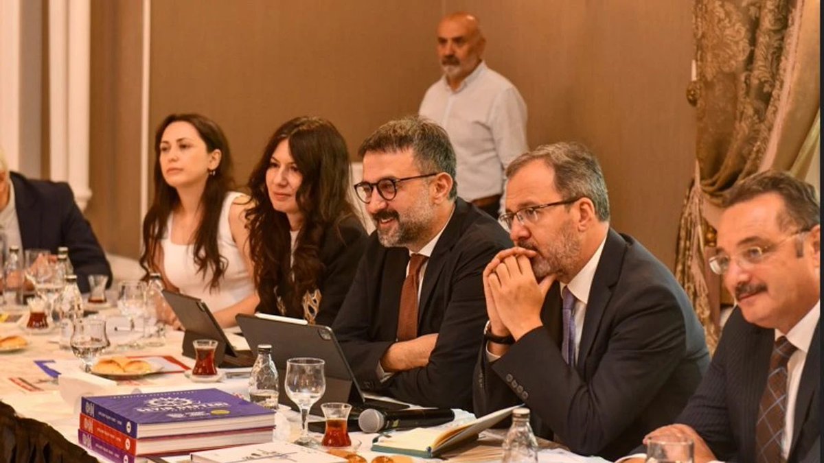 TBMM heyeti Ankara Kent Konseyi’nde; Engelsiz yaşam için ortak akıl

TBMM Engelli Bireylerin Sorunlarını Araştırma Komisyonu Başkanı ve AK Parti İzmir Milletvekili Dr. Mehmet Muharrem Kasapoğlu ve beraberindeki heyet, Ankara Kent Konseyi’ni (AKK) ziyaret etti. AKK Engelli Meclisi