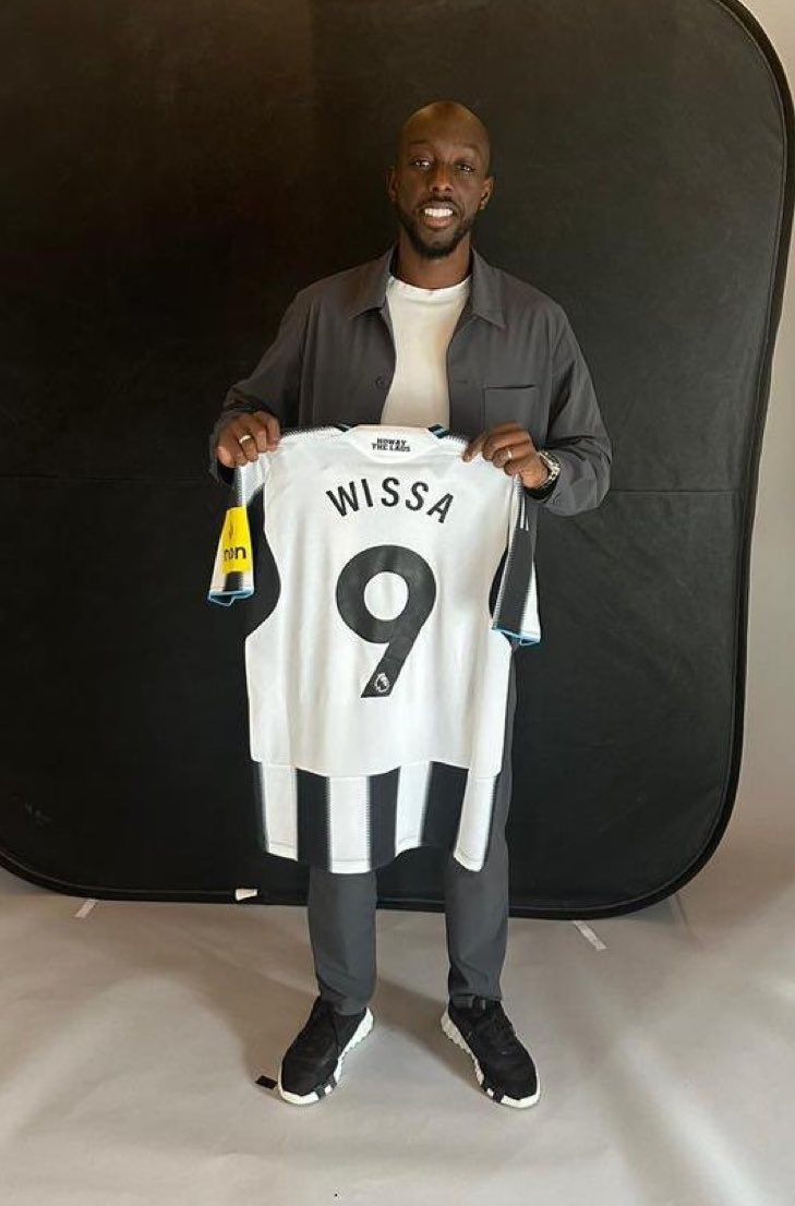 337Willis's tweet photo. RT @NUFCblogcouk: 🇨🇩⚫️⚪️ Welcome, Yoane Wissa! 

✍️ Newcastle’s new number 9️⃣

#NUFC #BrentfordFC https://t.co/uAMi61gOMN