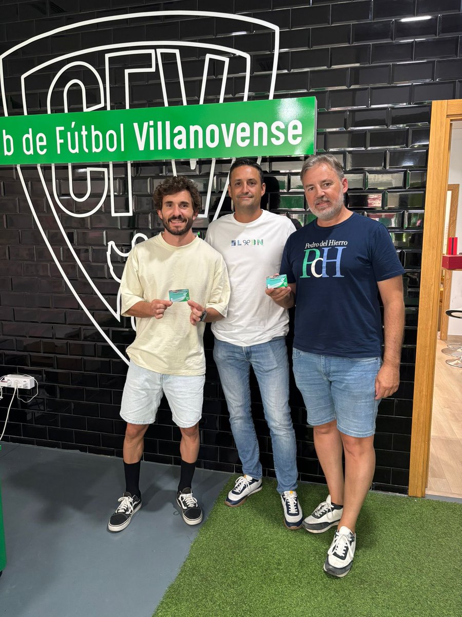 Ellos marcaron el inicio de una historia que sigue creciendo, y eso por eso que Javier y Melchor, como pioneros del fútbol femenino en esta ciudad, han sido los primeros en recibir los carné de la temporada 25/26. 

💚 Gracias por creer y sembrar lo que hoy seguimos recogiendo.