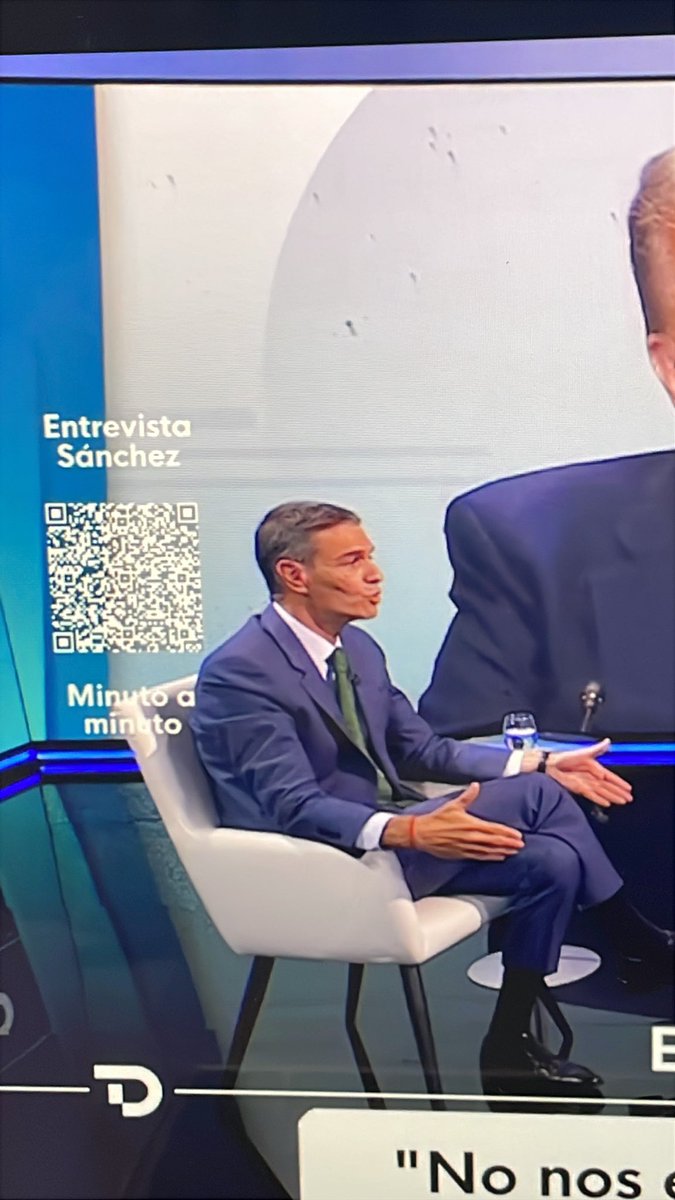 Nuestro presi, está muy delgado no??? No lo trates tan mal Pepa y déjale contestar a tus preguntas. 
Cuídate <a href="/sanchezcastejon/">Pedro Sánchez</a> que te queremos muchos años en el poder.  #PedroSánchezRTVE
