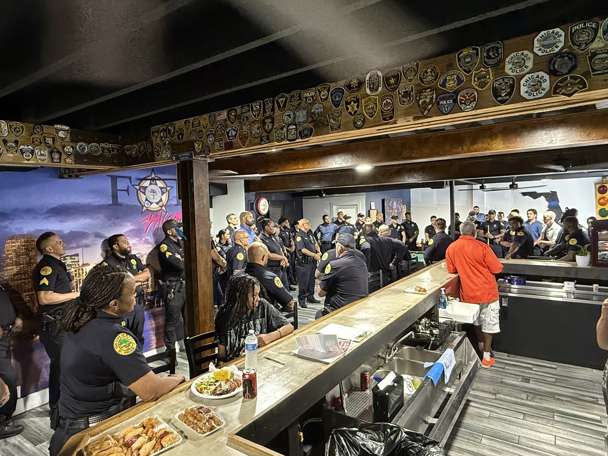 This #LaborDay, I salute the men and women of the <a href="/MiamiPD/">Miami PD</a> . Your hard work, sacrifice, and dedication keep our city safe every day. Grateful to stand with you. 💙🚔

#MiamiPD #CommunityFirst