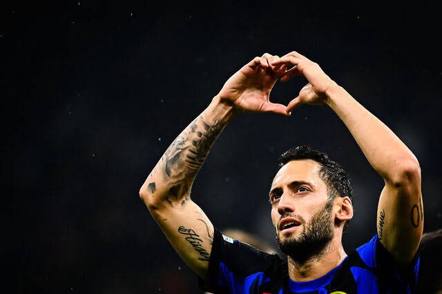 🚨Hakan Çalhanoğlu'ndan Inter'e:

"Bırakın çocukluk aşkıma gideyim. 5 yıldır ben bu anı bekliyorum. Bir daha kaçırmak istemiyorum." (FootMercato)