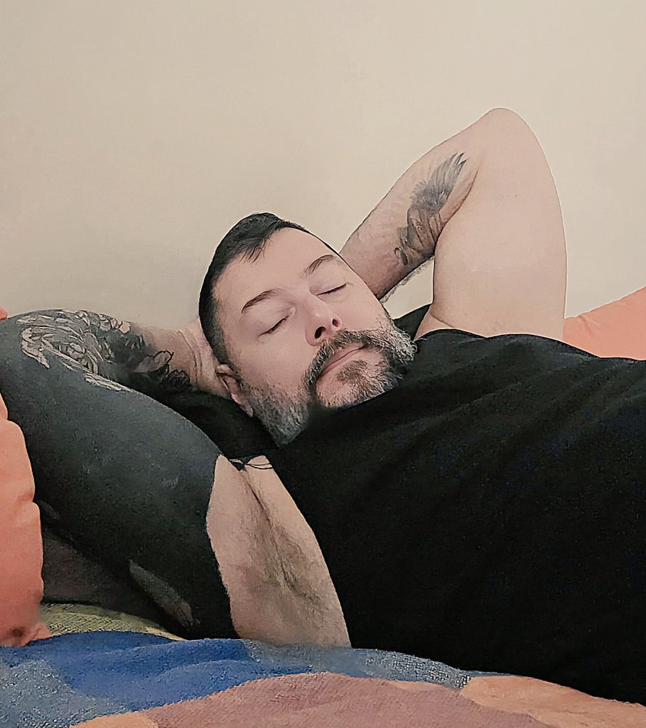 Falta muito pra sexta?
#gaydaddy