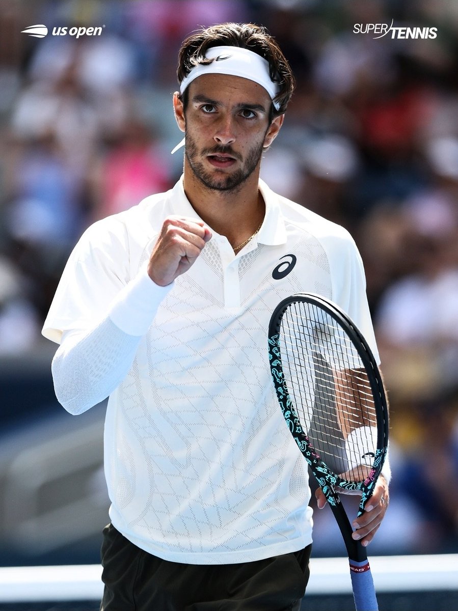 LEZIONE DI TENNIS 🎨🖼

Uno straordinario Lorenzo #Musetti 🇮🇹 batte nettamente Jaume Munar 🇪🇦 (63 60 61) e accede ai quarti di finale degli #USOpen2025: mai così bene in uno Slam sul cemento

Un match perfetto, gestito con padronanza da veterano e, al solito, impreziosito con