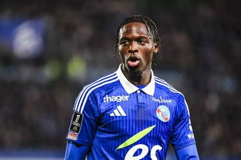 🚨🌳 𝗕𝗥𝗘𝗔𝗞𝗜𝗡𝗚 : Nottingham Forest signe Dilane Bakwa en provenance de Strasbourg !
💰 Accord conclu pour 35M€, un record pour le club alsacien.

#NFFC #COYR #PL
[<a href="/FabrizioRomano/">Fabrizio Romano</a>]