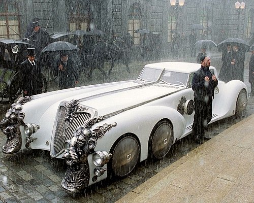 Captain Nemo’s Victorian fantasy Nautilus car from The League of Extraordinary Gentlemen was built by Kenneth Freeman, who spent almost five years on it.
