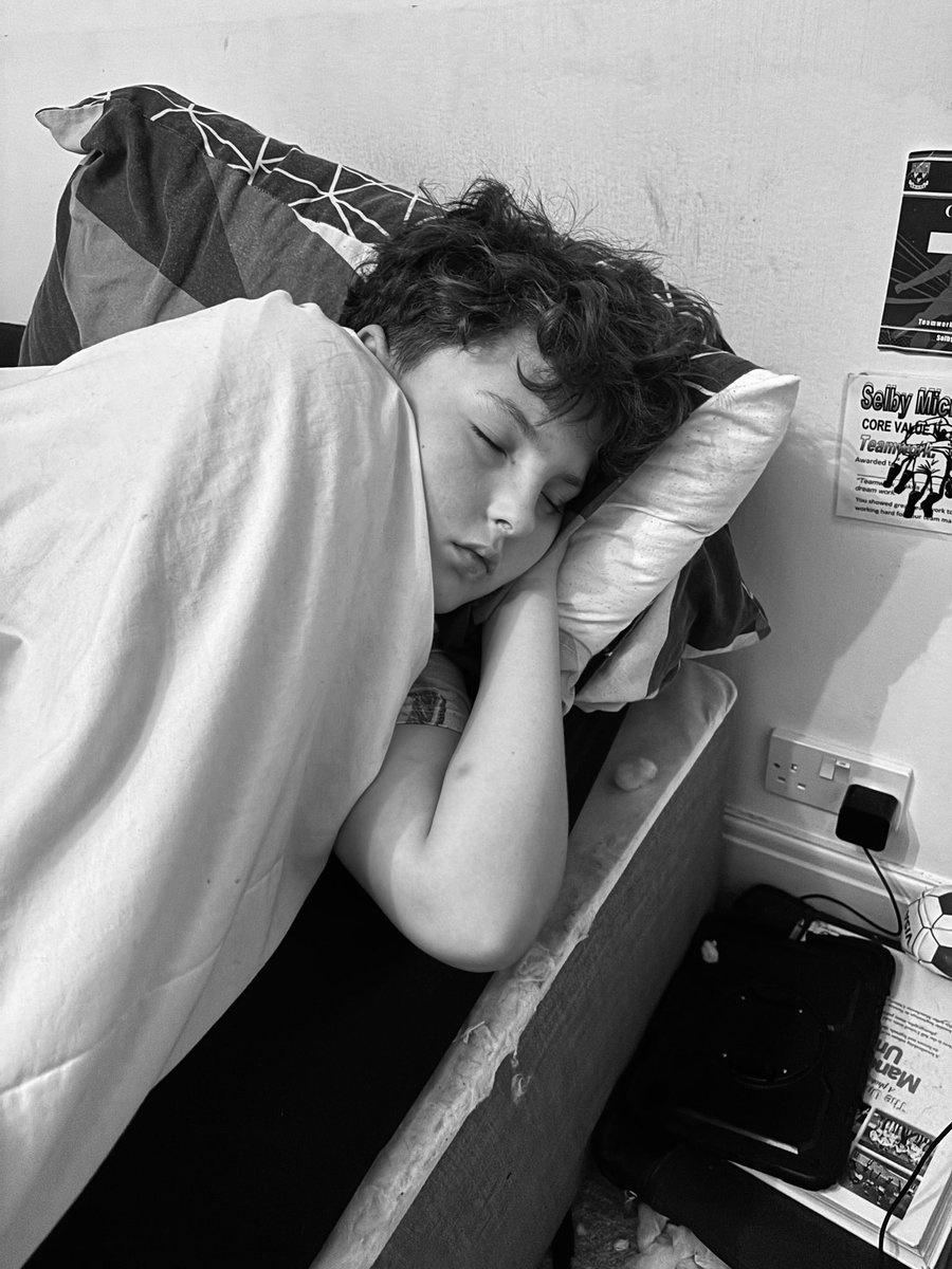 😴like a light
Loaded pigs 6am-3pm
Not one moan, absolutely loved it, he’s really coming into his own handling and reading stock.
Not just Born To Farm but BORN TO GRAFT
I know middle aged men that wouldn’t put in the shift he has today 
SAVE FAMILY FARMS #AxeTheFamilyFarmTax