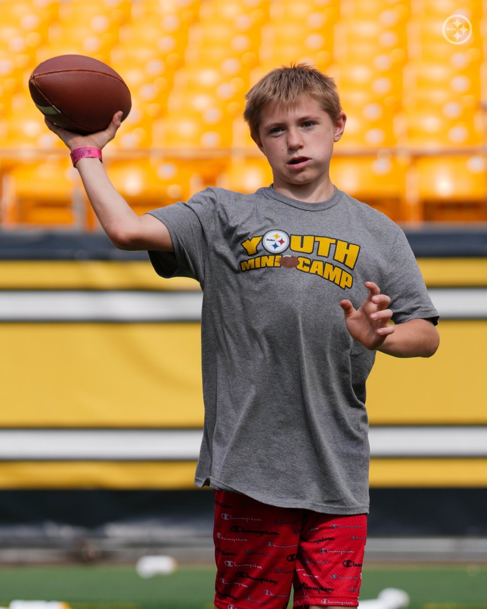 SteelersYouthFB's tweet photo. We hosted today’s Youth Football Camp at @AcrisureStadium 😤🏈

#PlayFootball https://t.co/e958IGRjLB
