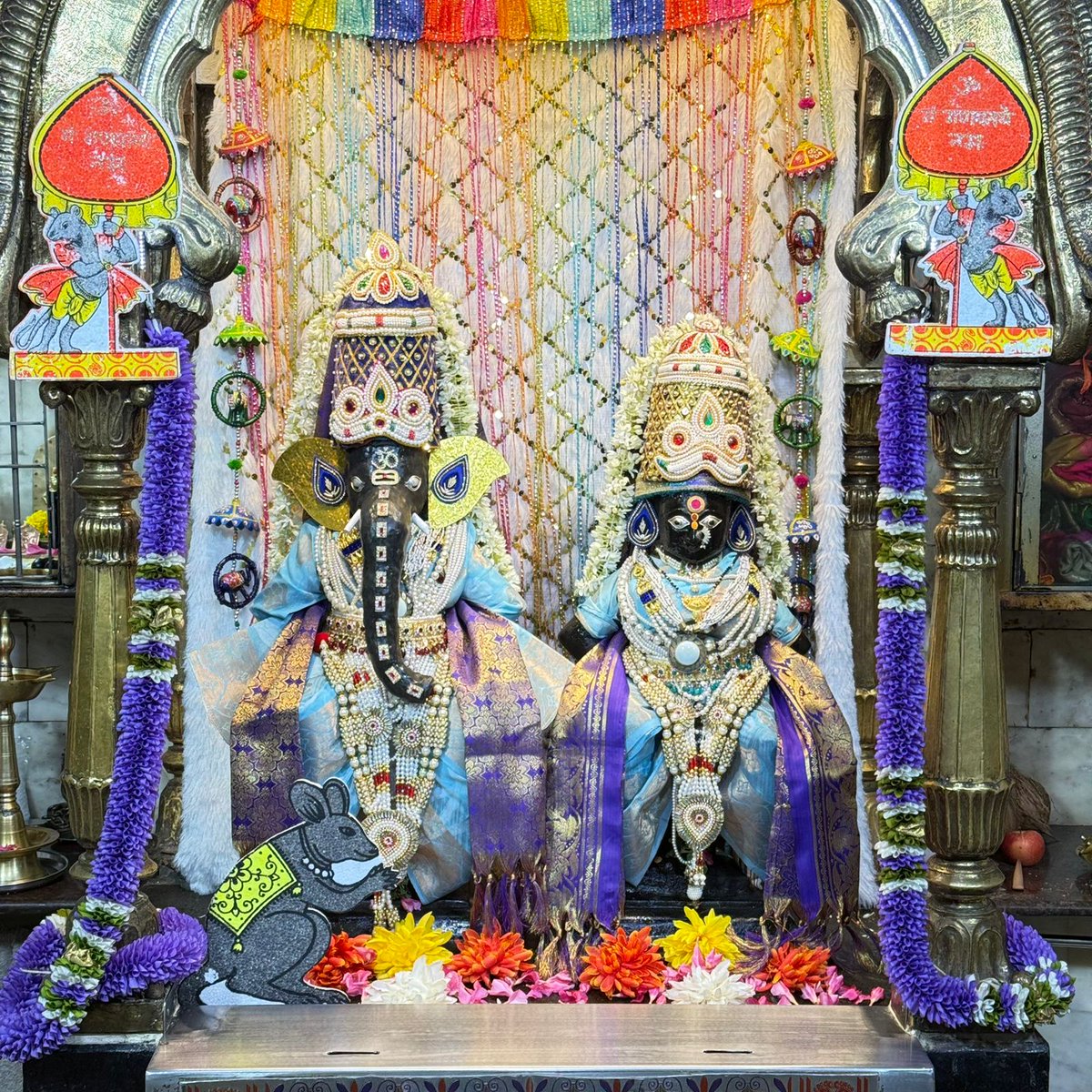 T 5489 - ॐ गन  गणपतिये नमः 

Vitthal Bhagwan Ganapati 
Roop &amp; Rukmini Devi - Gauri 
Baithak Roop