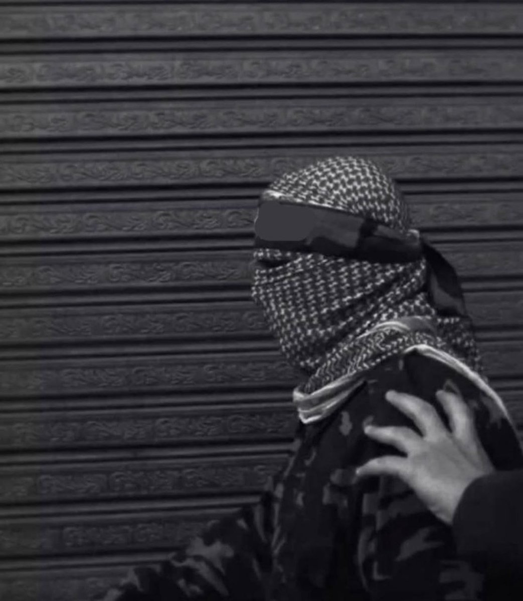 Ebu Ubeyde'nin şehit olan çocuklarının son görüntüler.

İsrail'in Gazzze'de yaptığı saldırıda Ebu Ubeyde, eşi, çocukları Lian, Manatallah ve Yaman şehit düştüler.

Yiğitçe yaşadılar asaletle dünyaya veda ettiler..