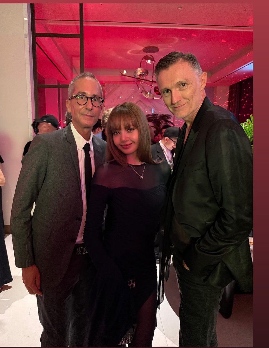 ลิซ่าเป็นคนที่แต่งตัวได้ถูกกาลเทศะทุกงานเลย แล้วมันออกมาดูดีจริงๆ เสื้อผ้าหน้าผมเป๊ะ!  สวย สง่าทุกชุด #LISA