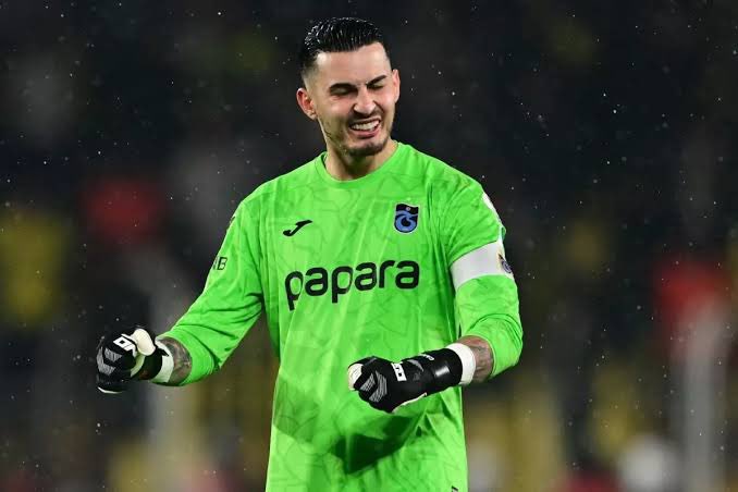 | Trabzonspor, Uğurcan Çakır'ın Galatasaray'a transfer olduğunu açıkladı.

• 33 milyon Euro bonservis
• 3 milyon Euro bonus
#HalanCimboma #LookmanFenere #GalatasaraySK