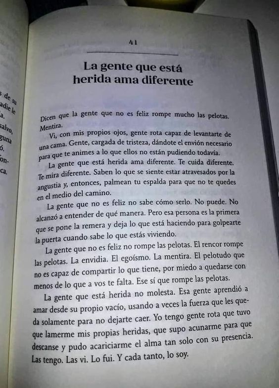 culturaliteral1's tweet image. La gente que está herida ama diferente.