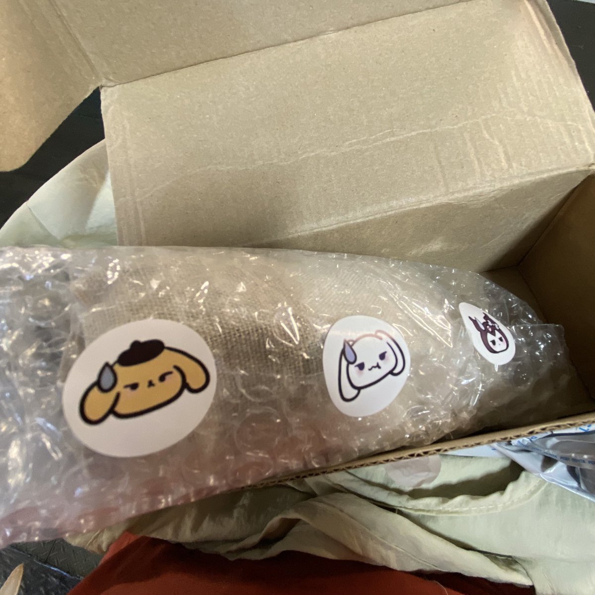 misorogi_ningyo's tweet photo. おはようございます🌞

朝8時にケイティレイン作品、郵便局でピックアップできました！

これからの予定です。
作品チェック後、会場で9時半頃に展示、10時から販売・電話注文の受付を開始します。

展示した時点で、画像アップします。
よろしくお願いします❣️

@MISOROGI人形展 https://t.co/ZnJaNefkxR