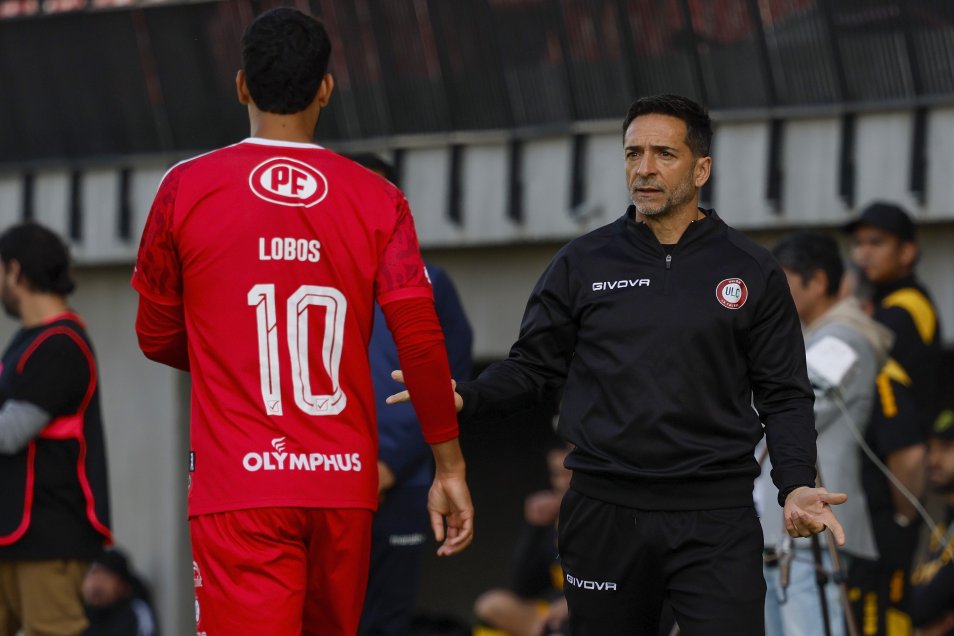 ricardosinnick's tweet photo. Walter Lemma dejó de ser el DT de Unión La Calera. Dirigencia decidió desvincular al entrenador argentino por los malos resultados de la segunda rueda. Mañana se despedirá del plantel @EfectoCementero @radiolacalera https://t.co/83fk1sw1wU