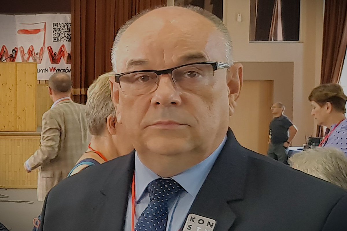 Nawrocki szczuje jak ruski agent.
Zawetował wszystkie ustawy, aby upokorzyć walczących Ukraińców. Te dotyczące energii odnawialnej i uniezależnia Polski od ruskich dostaw węgla, gazu i ropy naftowej. Zgromadził wokół siebie ruskich zdrajców, nieodpowiedzialnych PiS-łajdaków