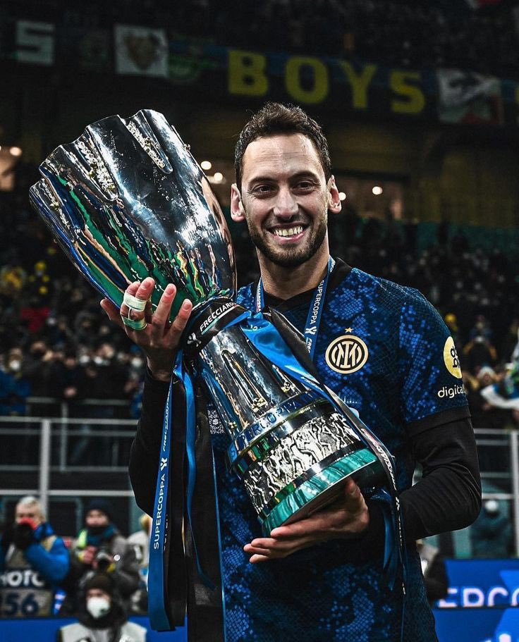 Sevenler artık kavuşmalı. #HakanCimboma 💛❤️