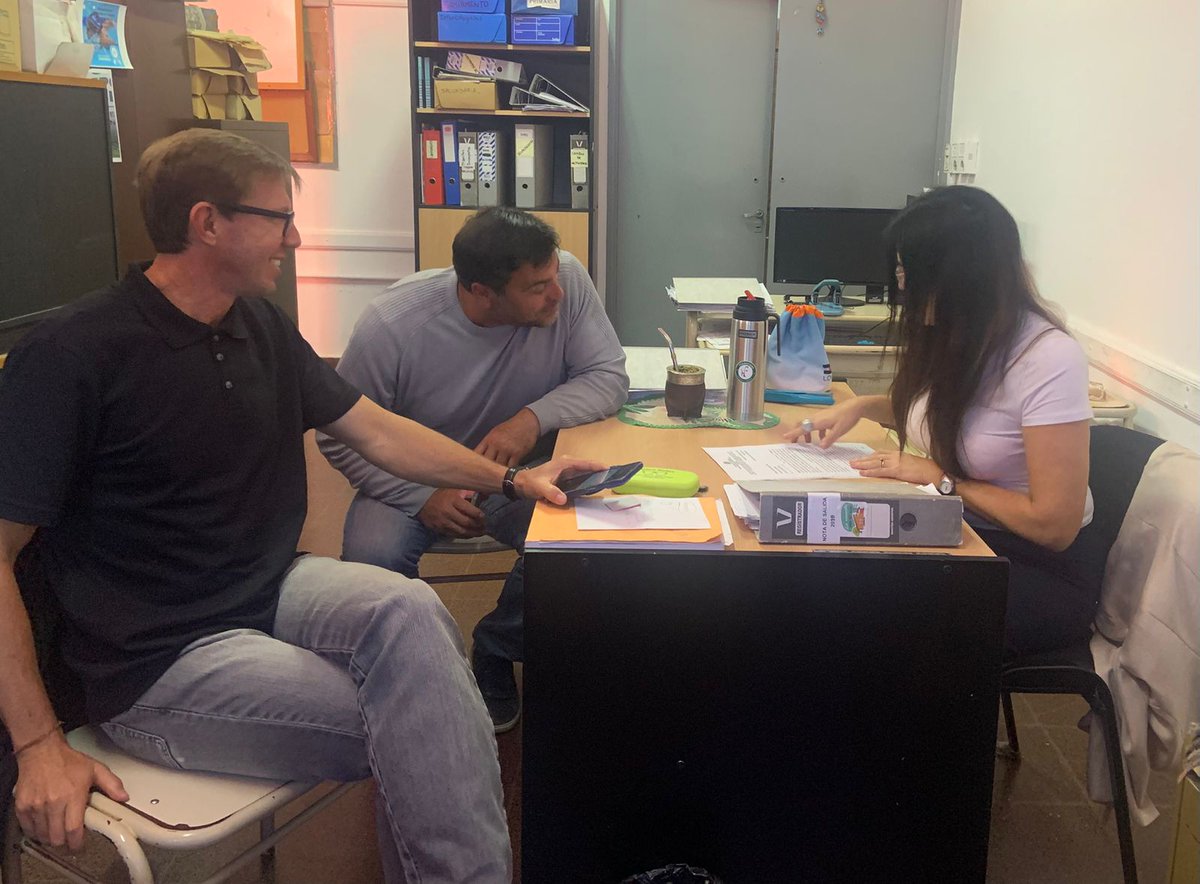 🤝 Junto al Dir. de Educación Física, Horacio Nacke, y al Supervisor de Ed. Física, Ariel Feltan, fortalecemos el trabajo colaborativo para consolidar propuestas educativas dinámicas e inclusivas.
📚 Generamos espacios de planificación que potencien la educación física escolar.