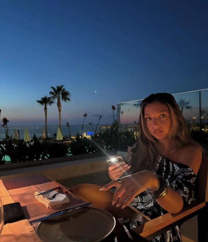 evamyuniverse's tweet photo. Eva in night ✨️🌌😍 https://t.co/MW9aEyrnVt