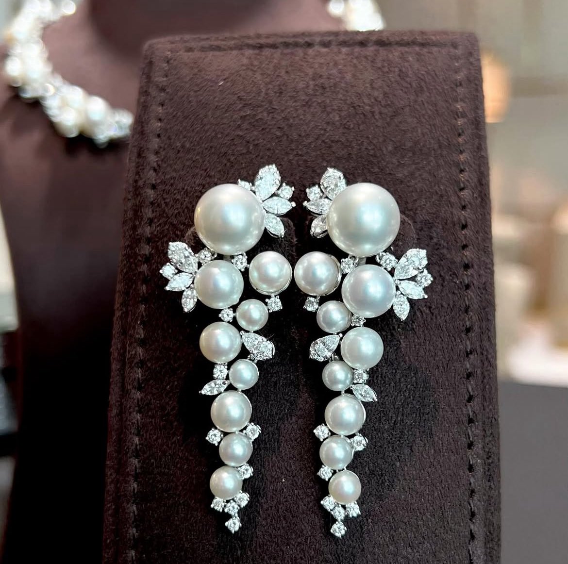 وعقد لؤلؤ يحكي من عند عدي الفرادن🤍💎💠