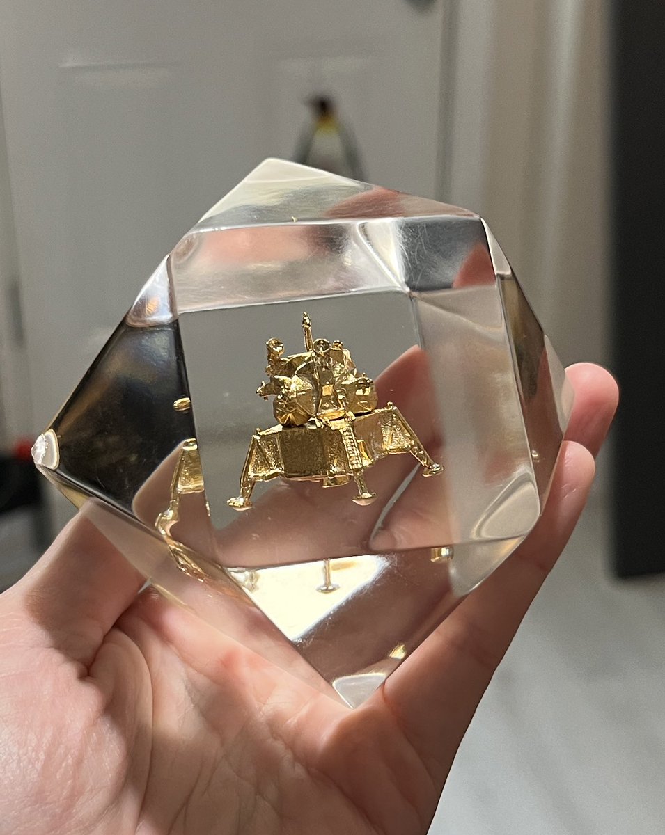 I found this paperweight from the 1970s with the lunar lander module encased in resin (or some sort of plastic.

And I thought to myself, I’m sure I could polish this and make it nice again 

Worked with a few passes of Zona micron level polishing paper and oh my LORD IT is 👩‍🍳💋